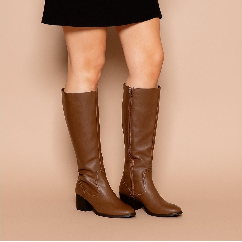 Brown Sleek Knee-High Warm Boots Size 8